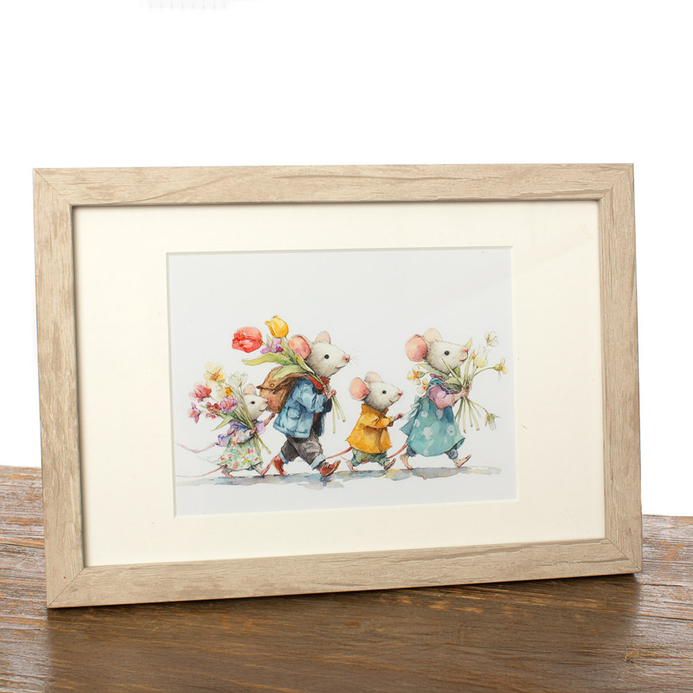 Decoratie, Fotografische print met pigmentinkten voor intense kleurbeleving, ingekleefd in passe-partout ‘Bloemenmuisjes’. Ingekaderd. © Karen Ketels