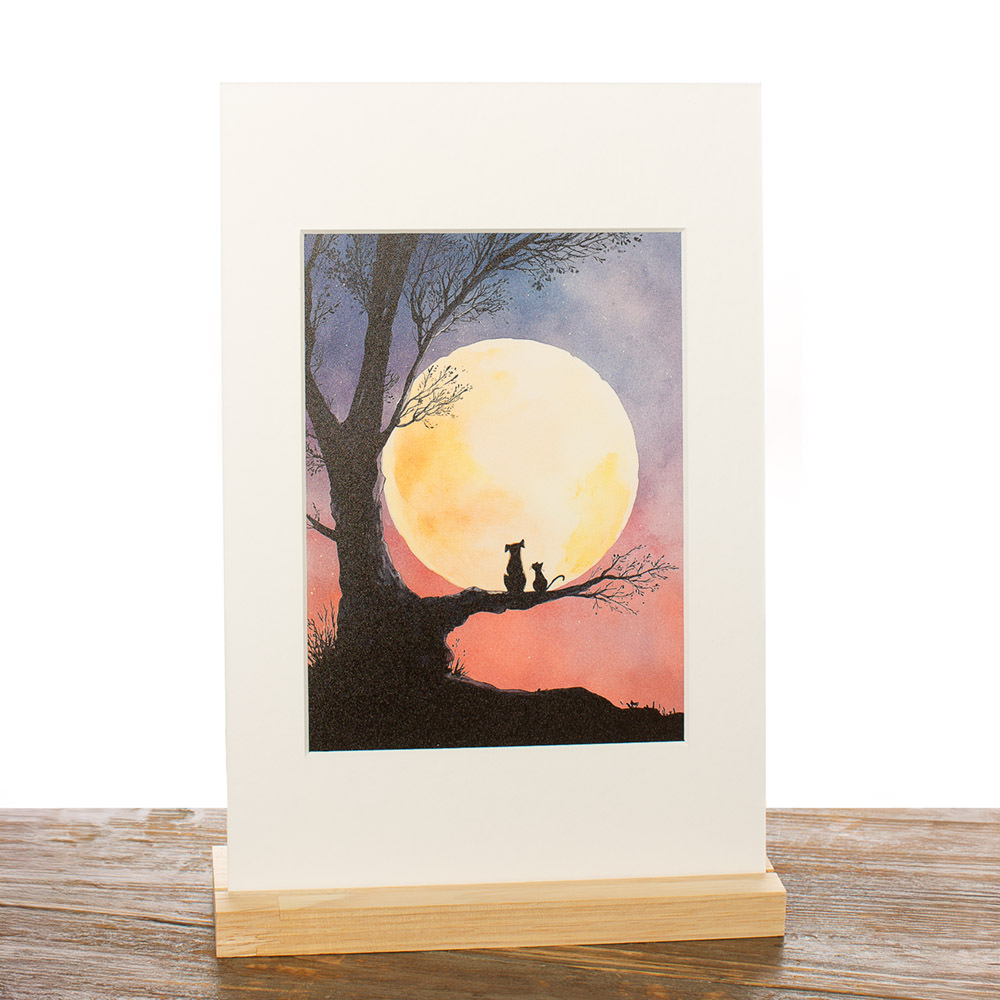 Decoratie, Fotografische print met pigmentinkten voor intense kleurbeleving, ingekleefd in passe-partout ‘Staring at the moon'. Met staandertje. © Karen Ketels